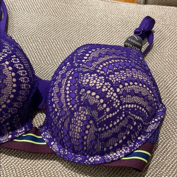 Victorias Secret Lace Bombshell Bra - Picture 2 of 6